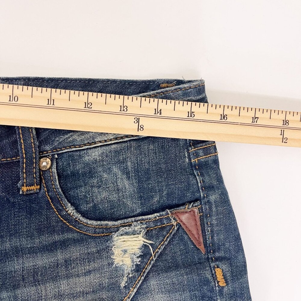 Vintage Express Rerock Low Rise Cut Off Distressed Shorts - Size 4 - Picture 6 of 8
